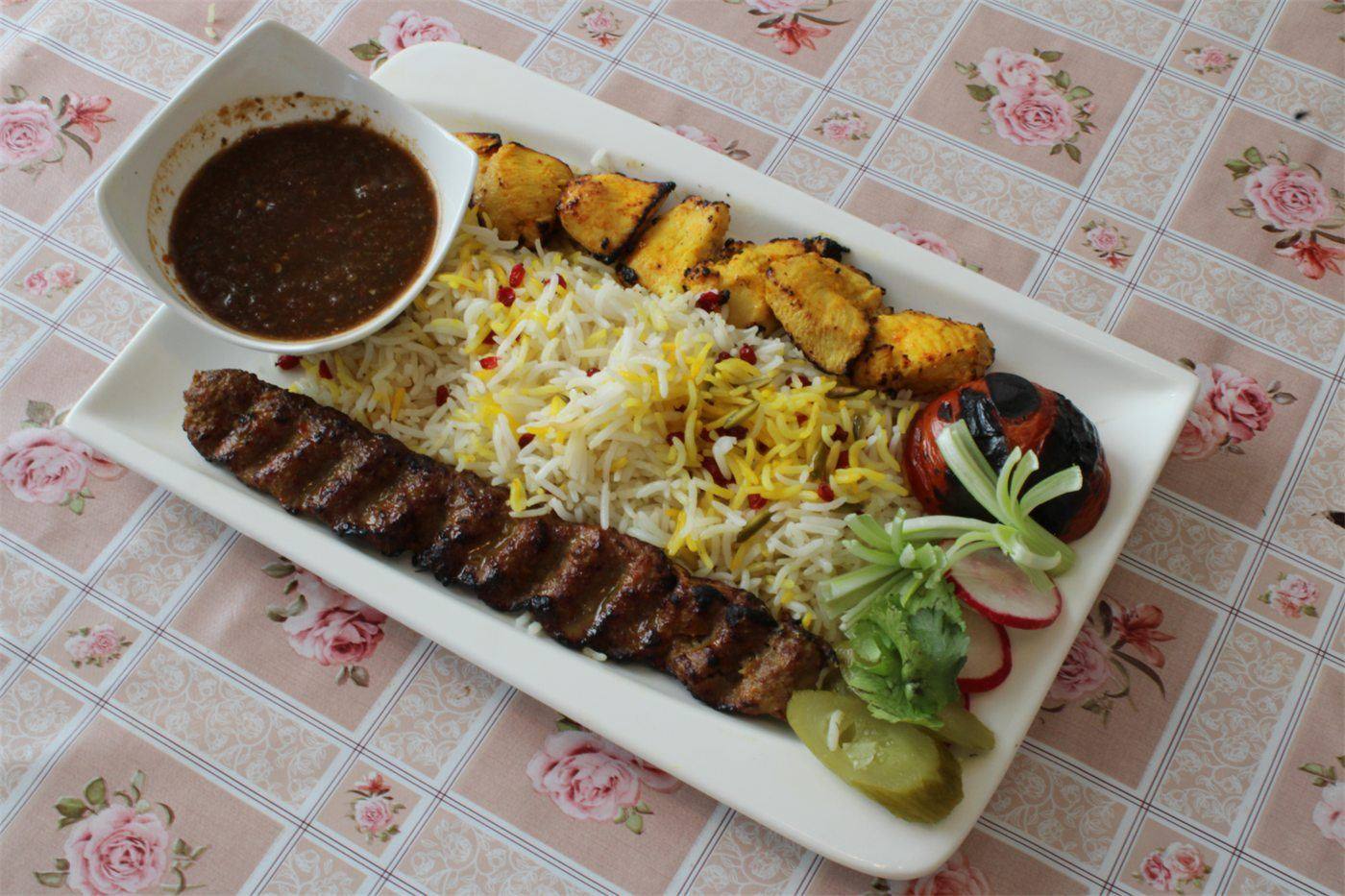 Kebab Polo mit Safranreis
