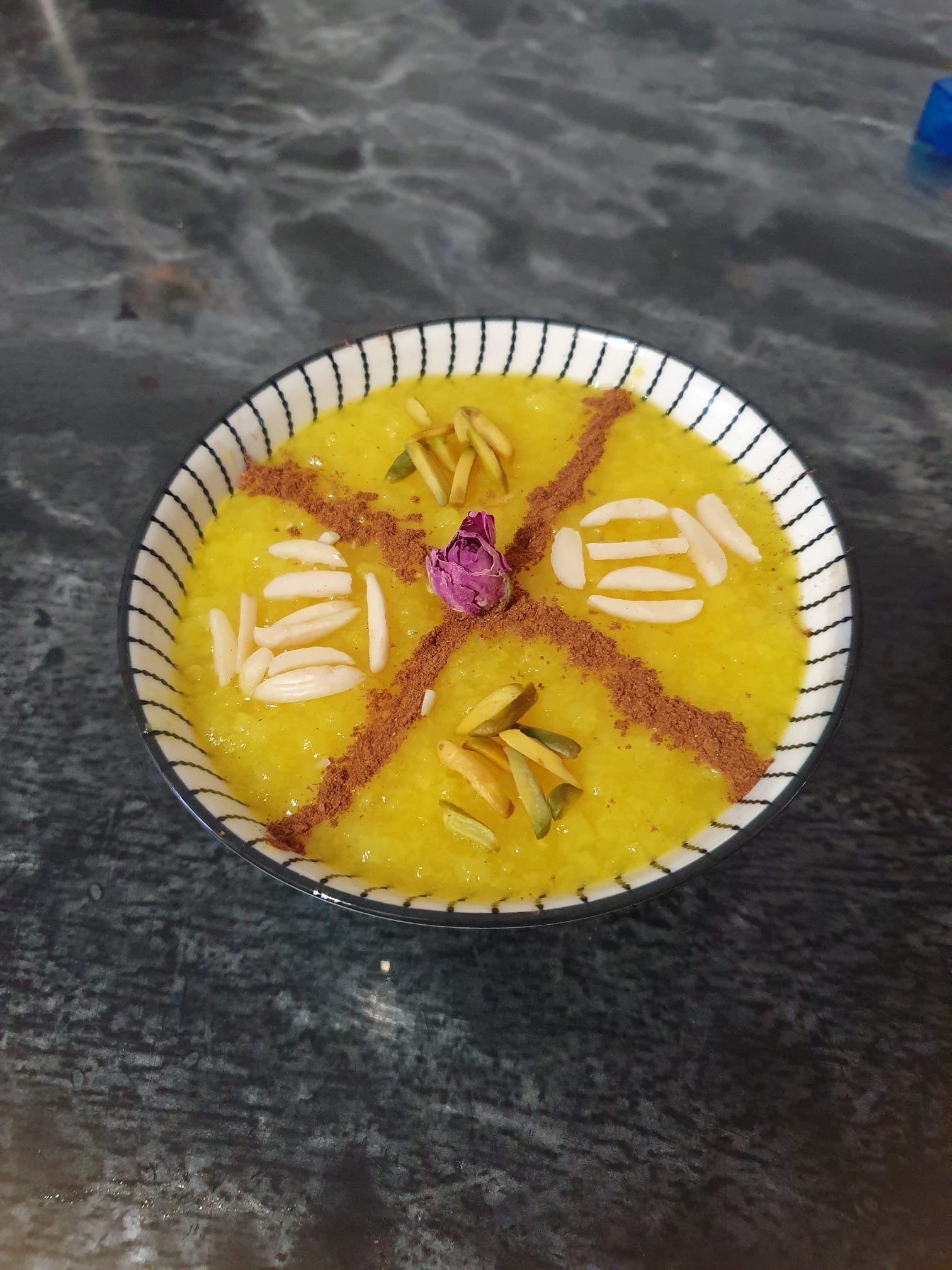 Fereni – Milchpudding mit Rosenwasser